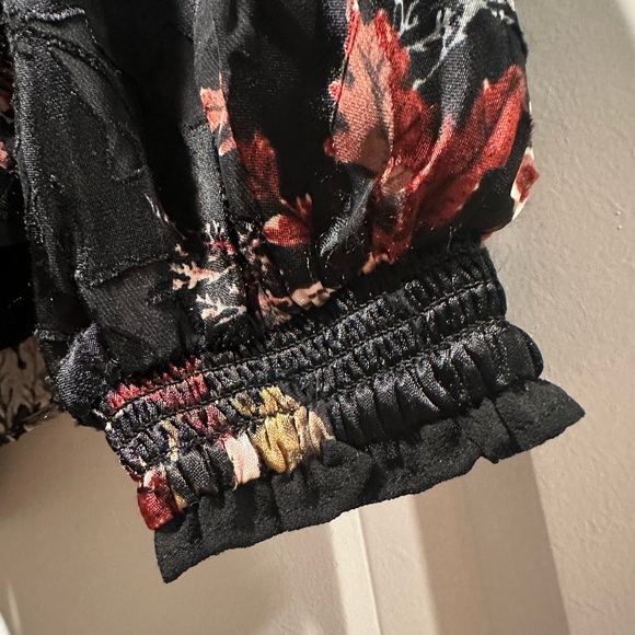 NWT WHBM Off Shoulder Smocked Black with Fire Quartz Floral Burnout Blouse - Picture 8 of 8